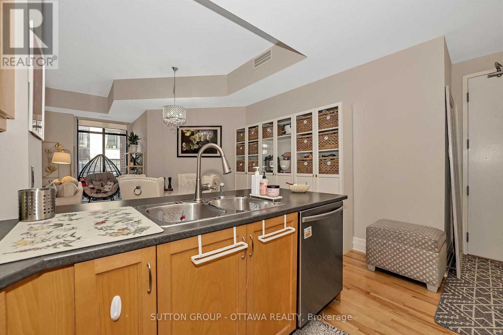 












903 - 375 LISGAR STREET

,
Ottawa,




Ontario
K2P0E3

