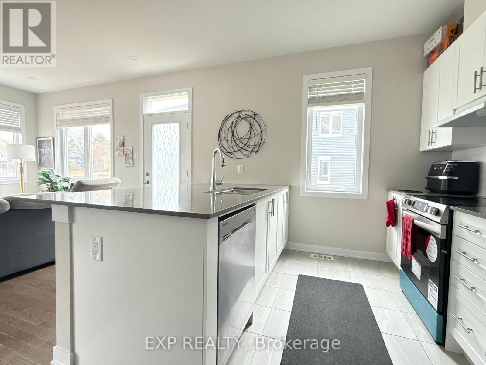 












51 PIZZICATO STREET

,
Ottawa,




Ontario
K1W0S4


