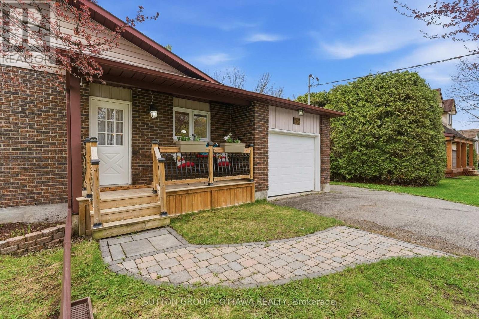 












380 MAPLE STREET

,
Russell,




Ontario
K4R1B5

