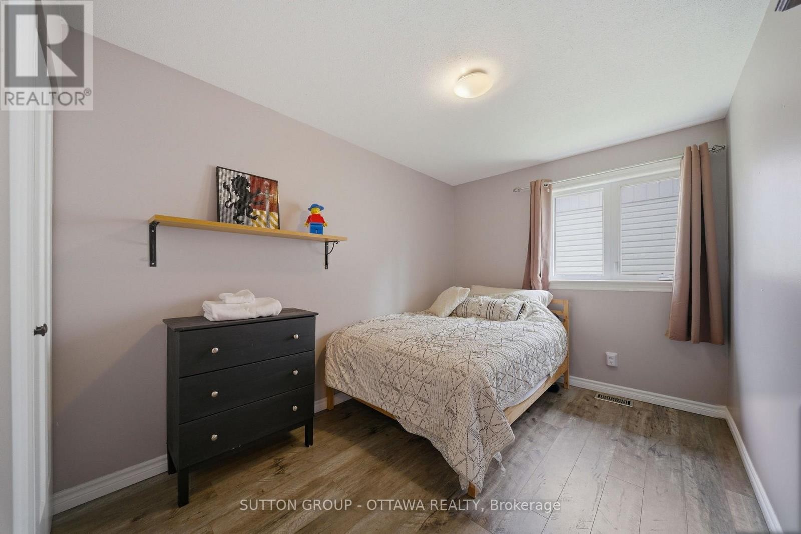 












380 MAPLE STREET

,
Russell,




Ontario
K4R1B5

