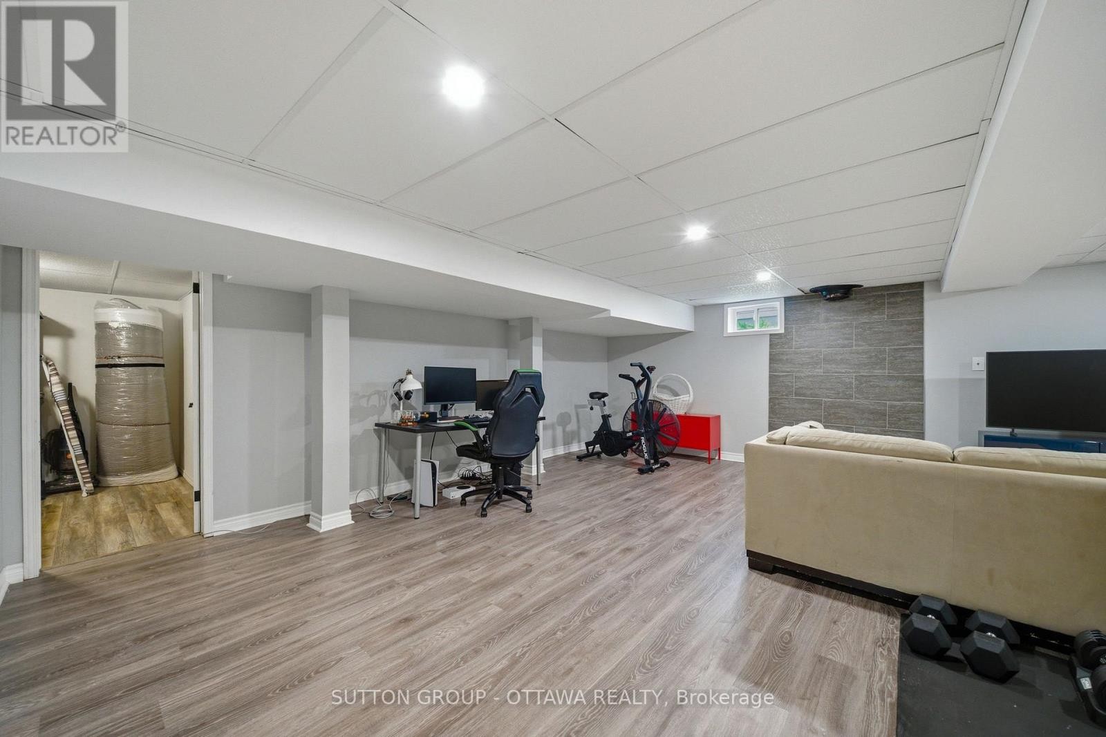 












380 MAPLE STREET

,
Russell,




Ontario
K4R1B5

