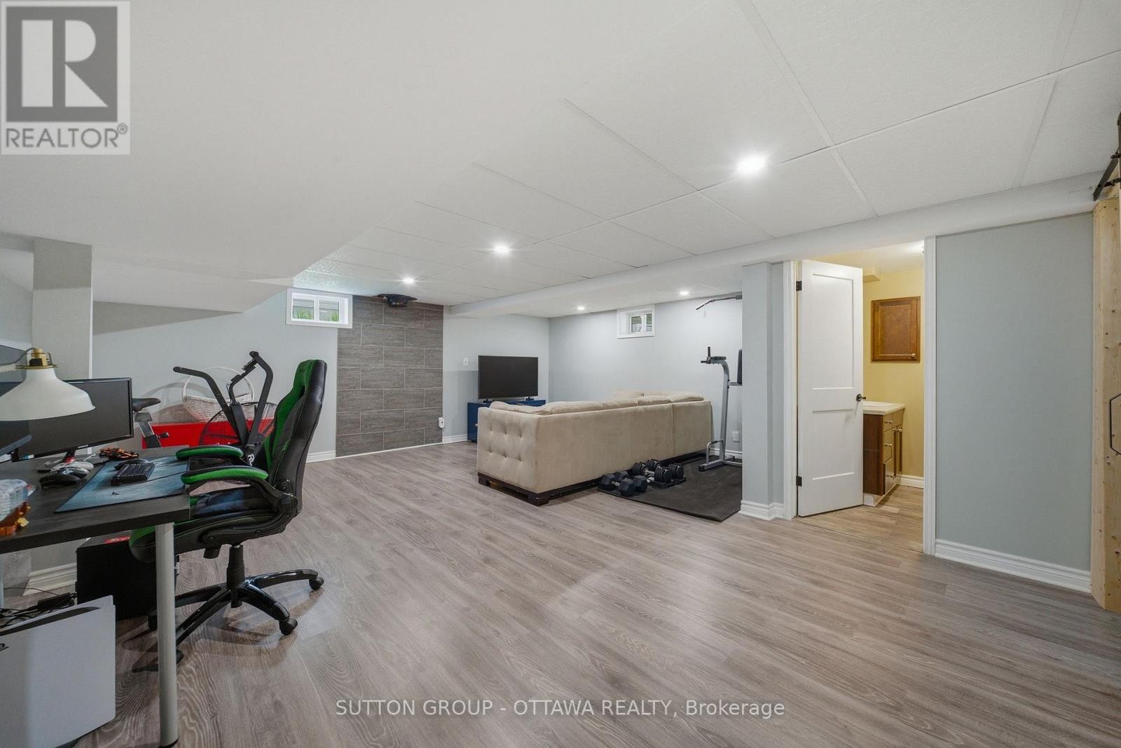 












380 MAPLE STREET

,
Russell,




Ontario
K4R1B5

