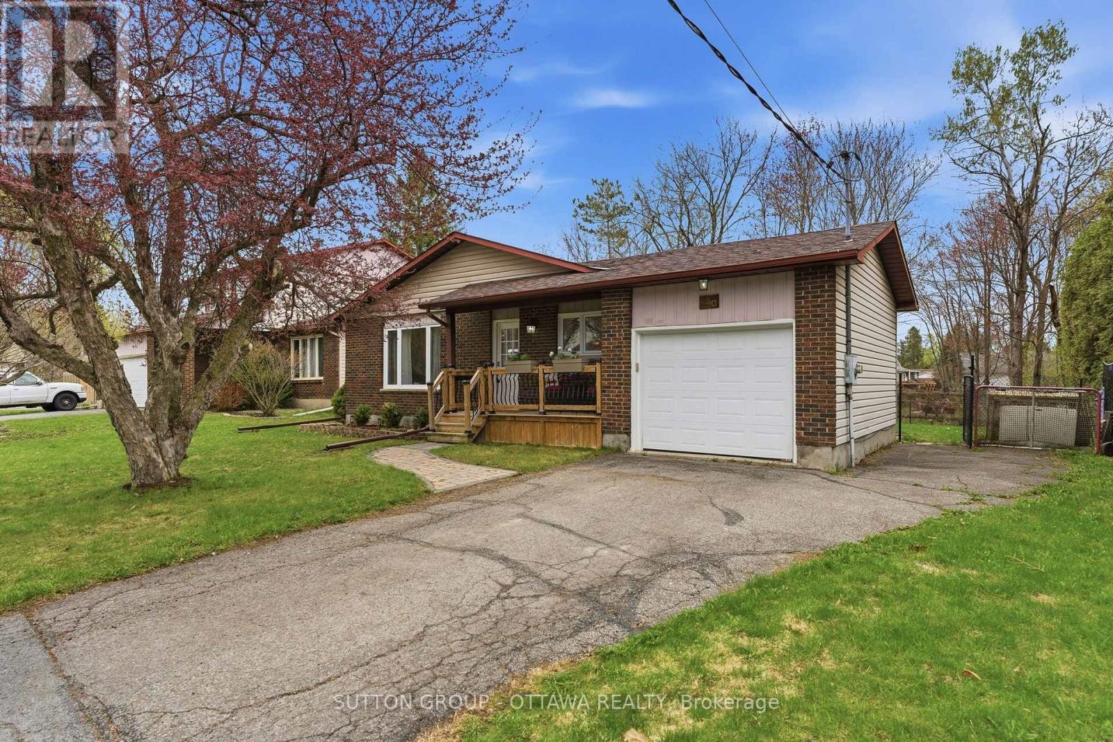 












380 MAPLE STREET

,
Russell,




Ontario
K4R1B5

