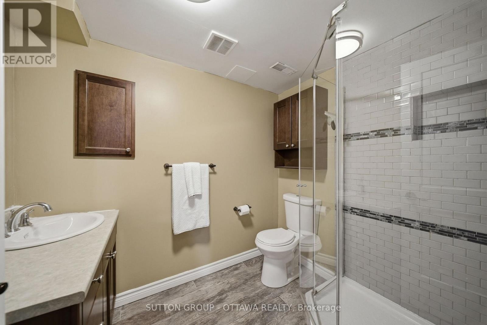 












380 MAPLE STREET

,
Russell,




Ontario
K4R1B5

