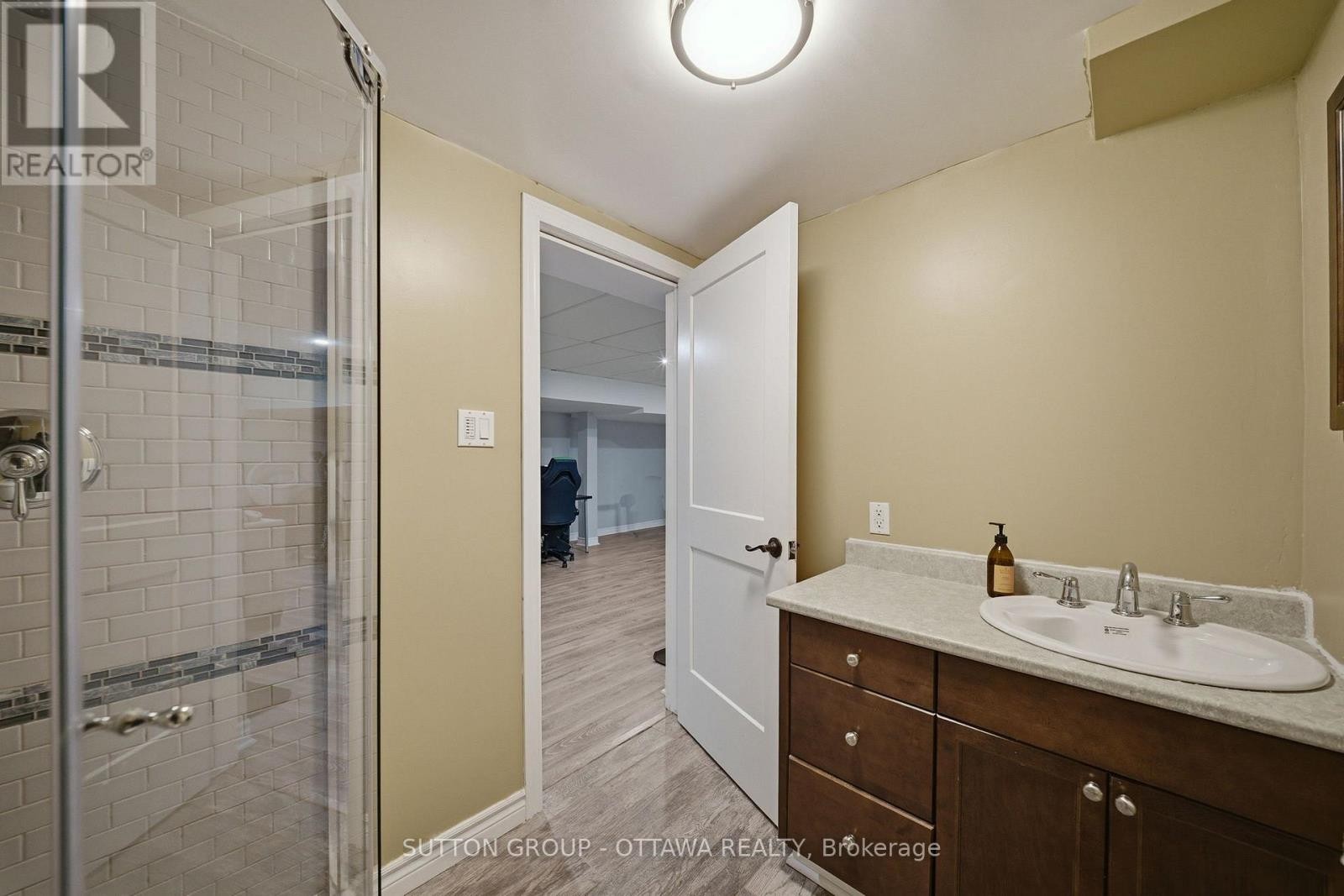 












380 MAPLE STREET

,
Russell,




Ontario
K4R1B5

