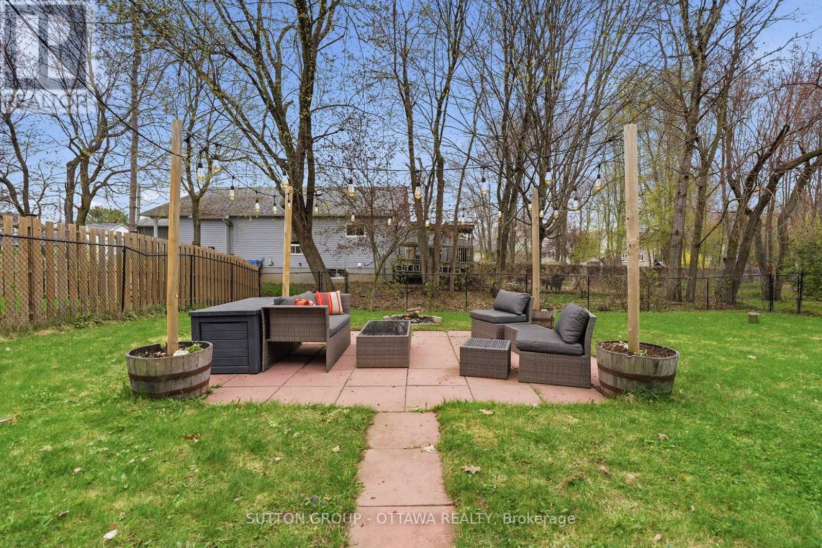 












380 MAPLE STREET

,
Russell,




Ontario
K4R1B5

