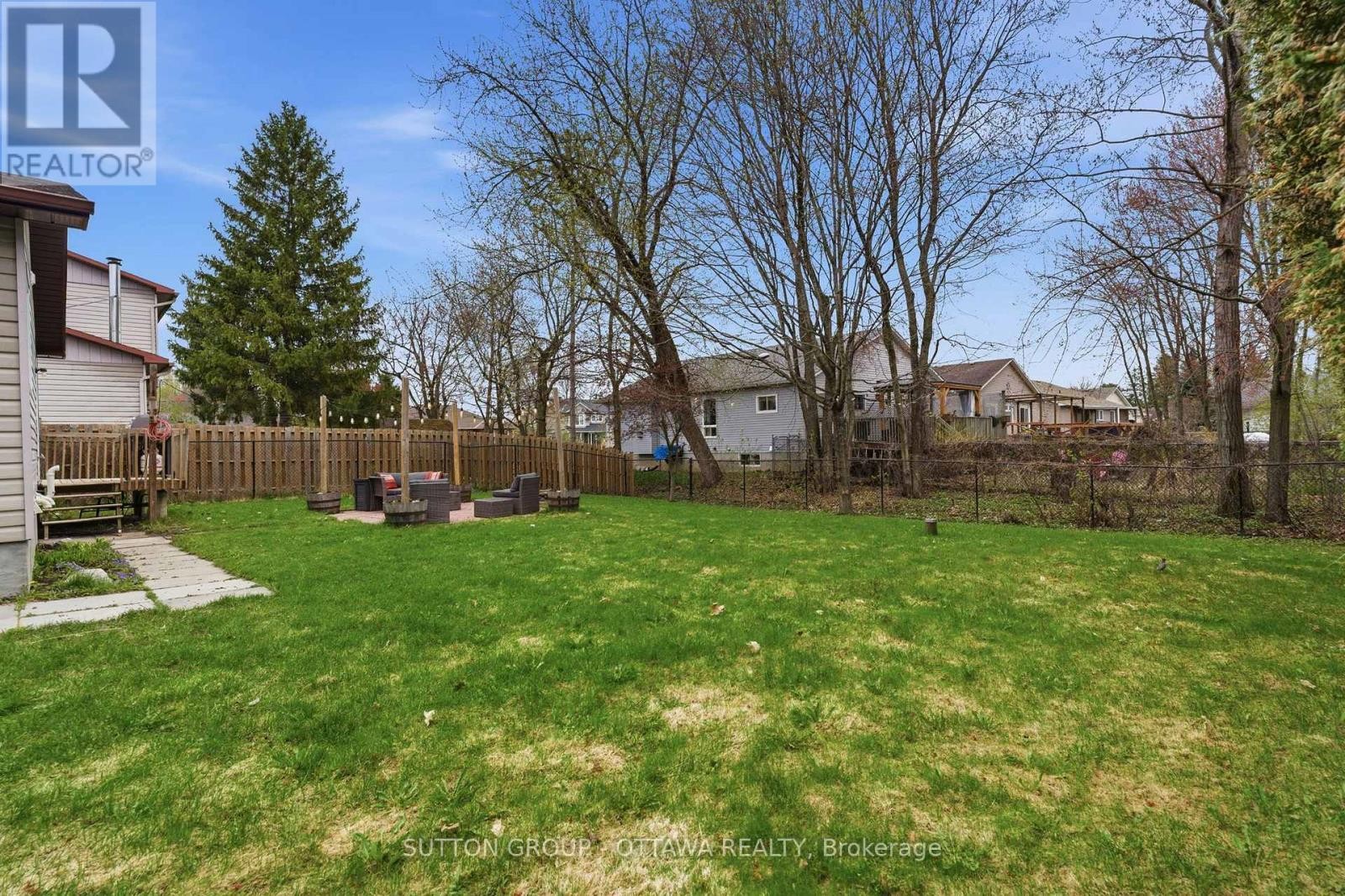 












380 MAPLE STREET

,
Russell,




Ontario
K4R1B5

