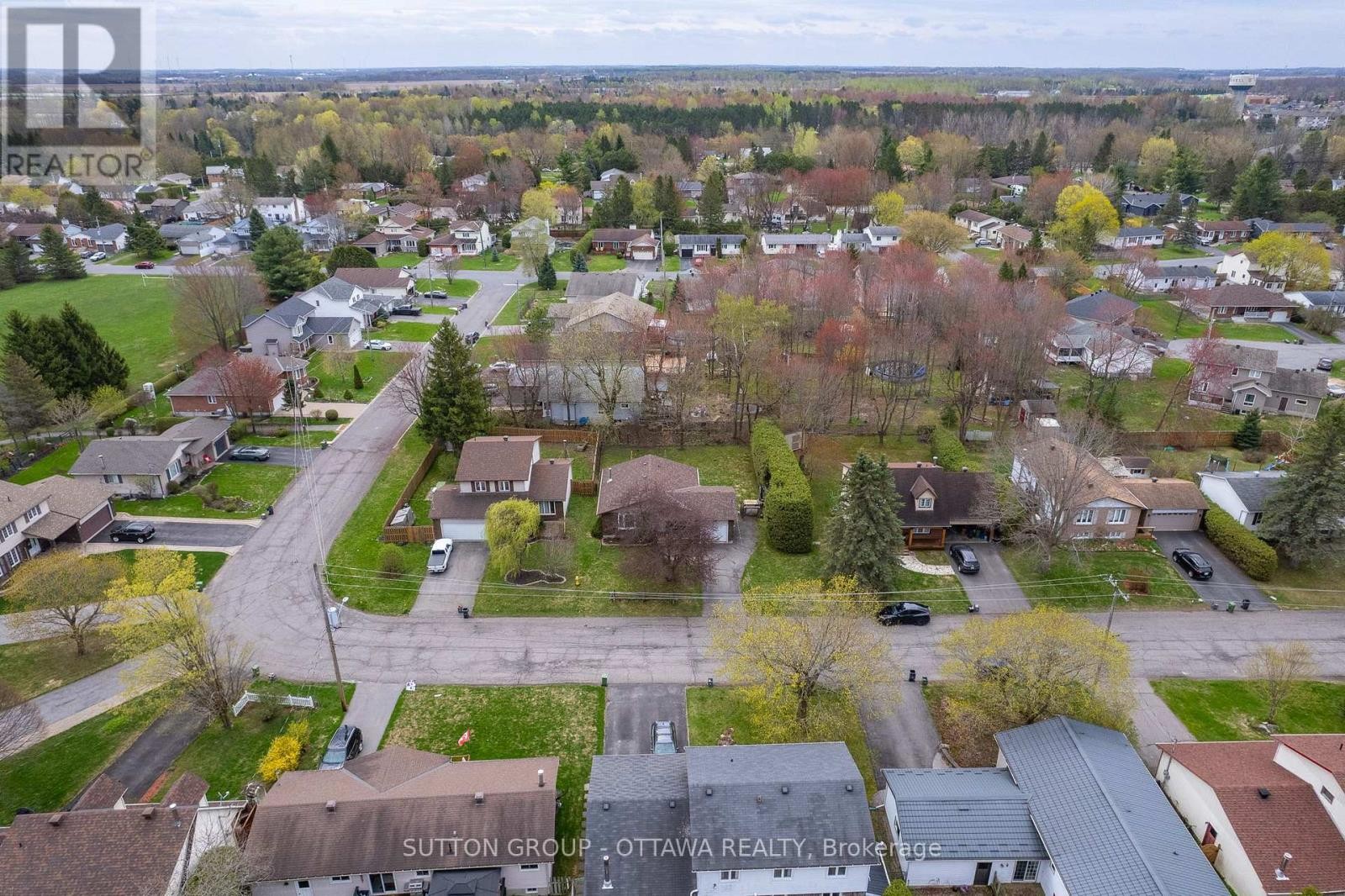 












380 MAPLE STREET

,
Russell,




Ontario
K4R1B5

