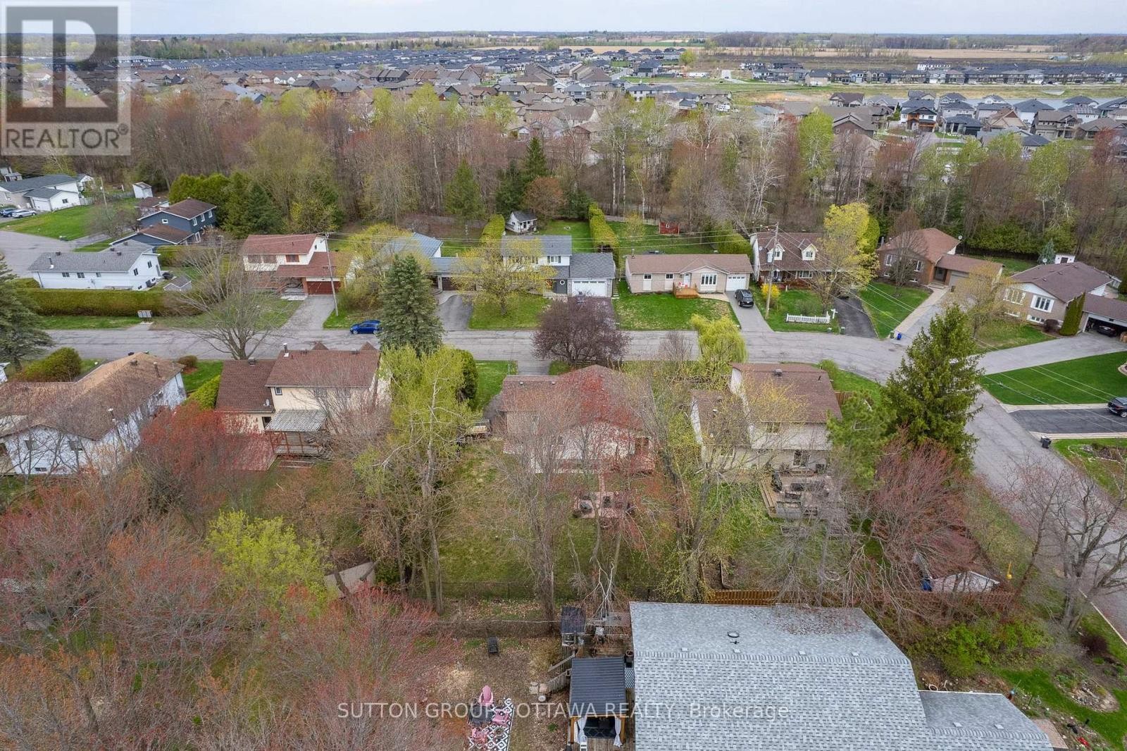 












380 MAPLE STREET

,
Russell,




Ontario
K4R1B5

