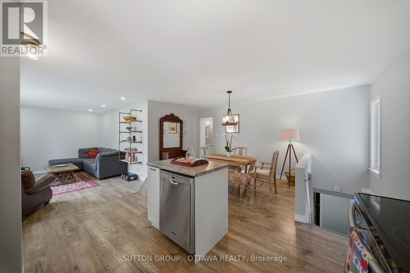 












380 MAPLE STREET

,
Russell,




Ontario
K4R1B5

