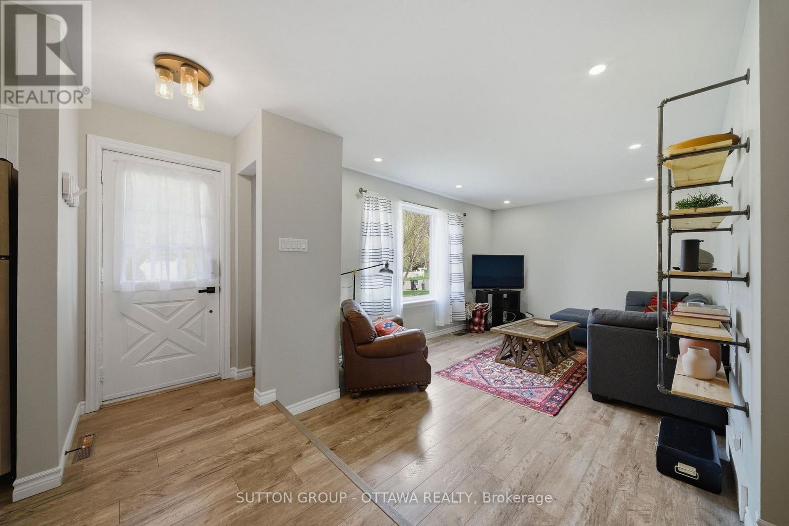 












380 MAPLE STREET

,
Russell,




Ontario
K4R1B5

