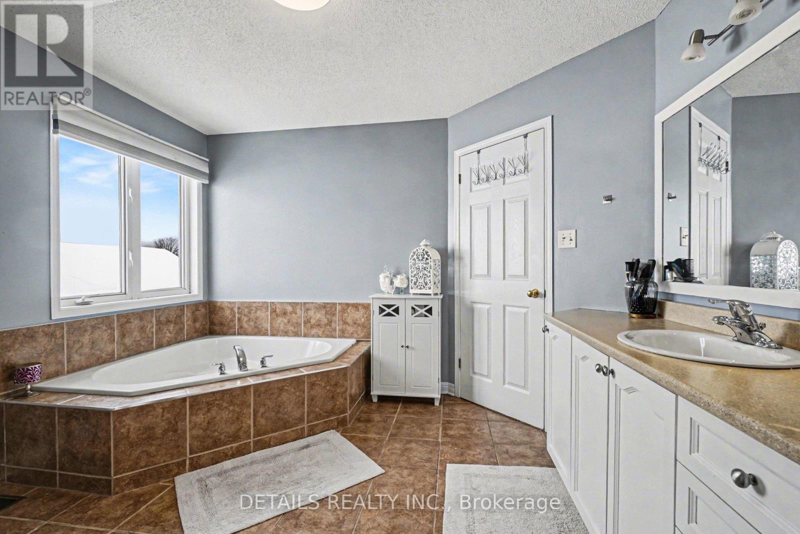 












212 SANDRA CRESCENT

,
Clarence-Rockland,




Ontario
K4K1R9

