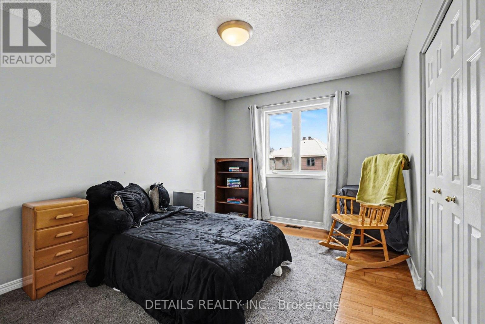 












212 SANDRA CRESCENT

,
Clarence-Rockland,




Ontario
K4K1R9

