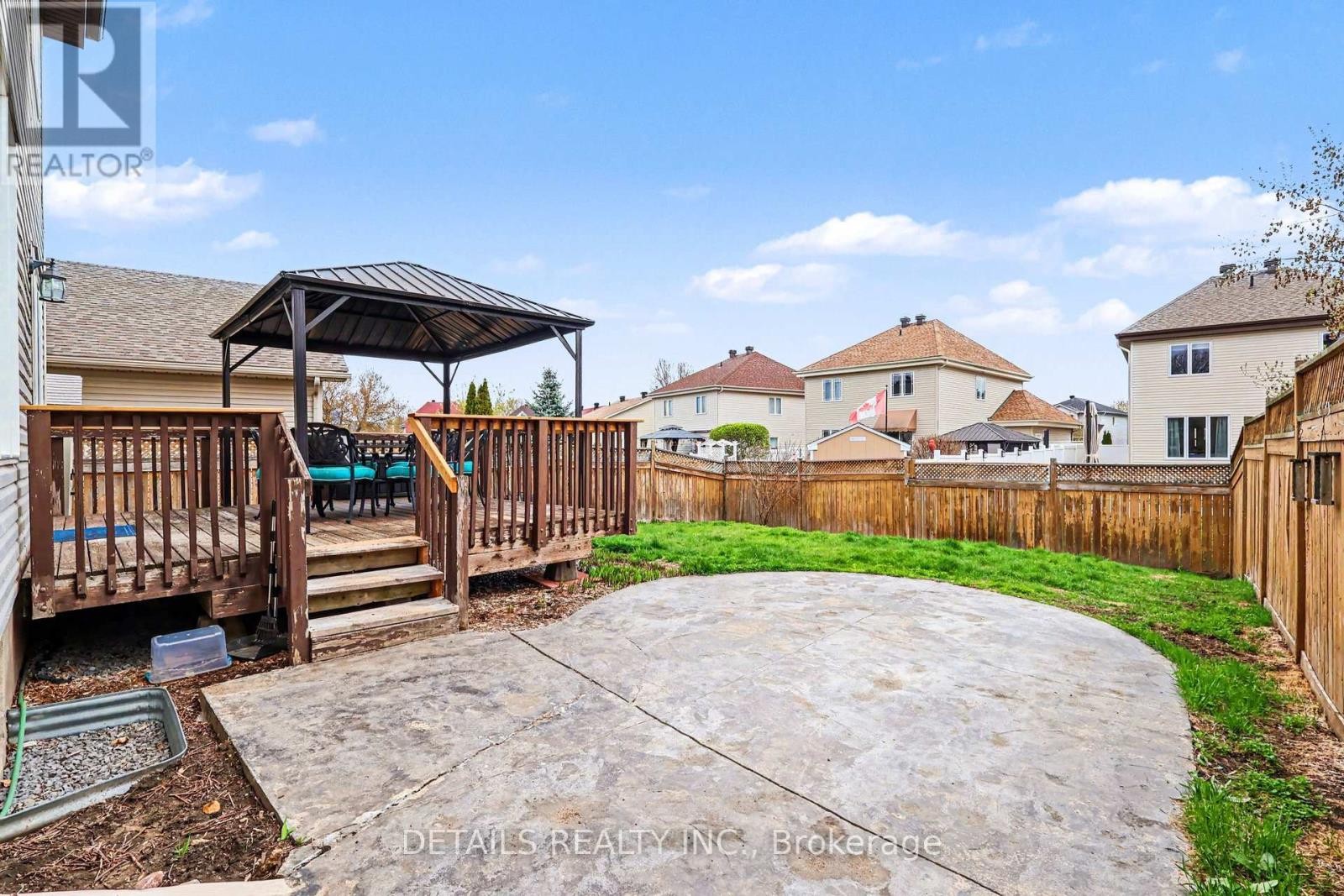 












212 SANDRA CRESCENT

,
Clarence-Rockland,




Ontario
K4K1R9

