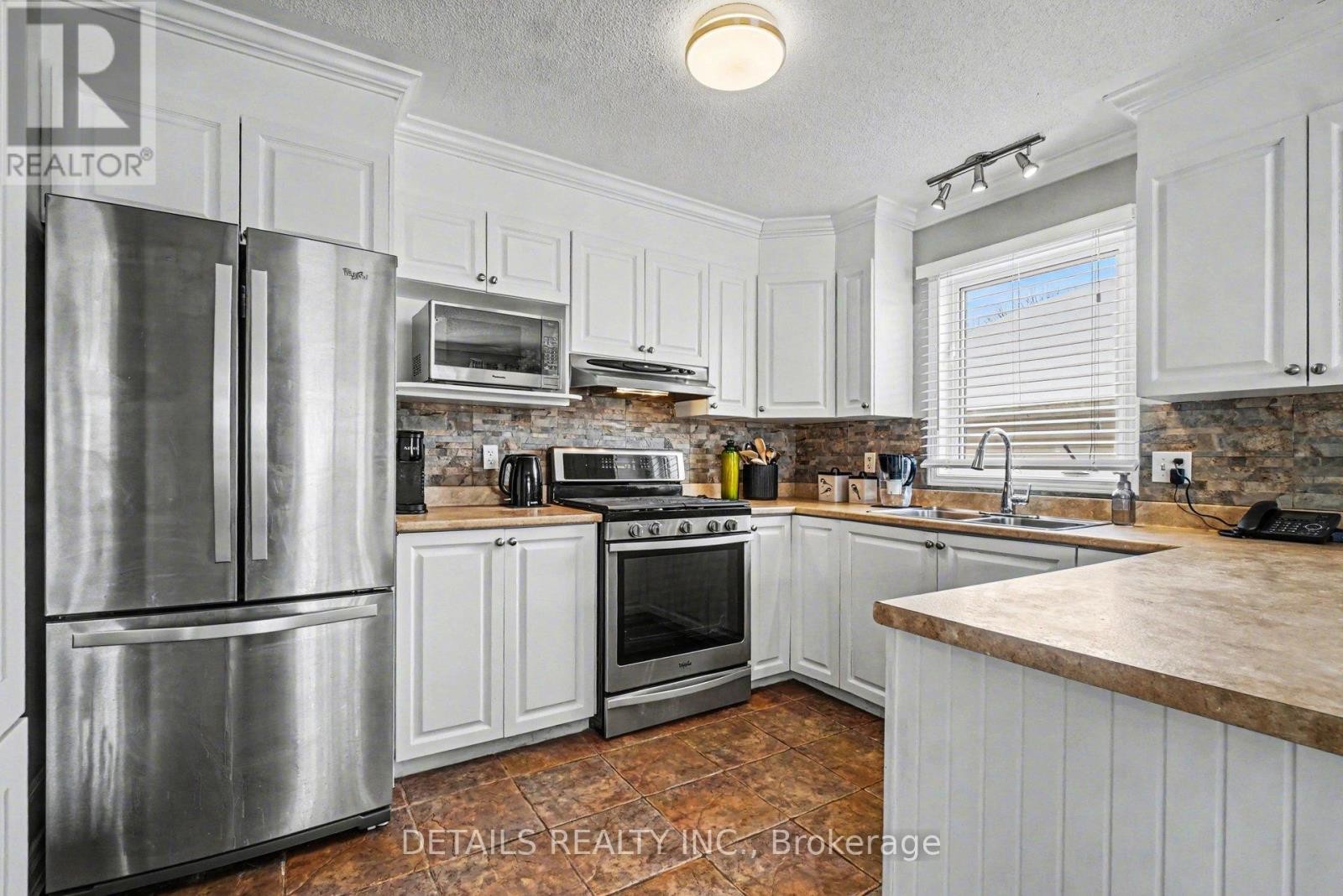 












212 SANDRA CRESCENT

,
Clarence-Rockland,




Ontario
K4K1R9

