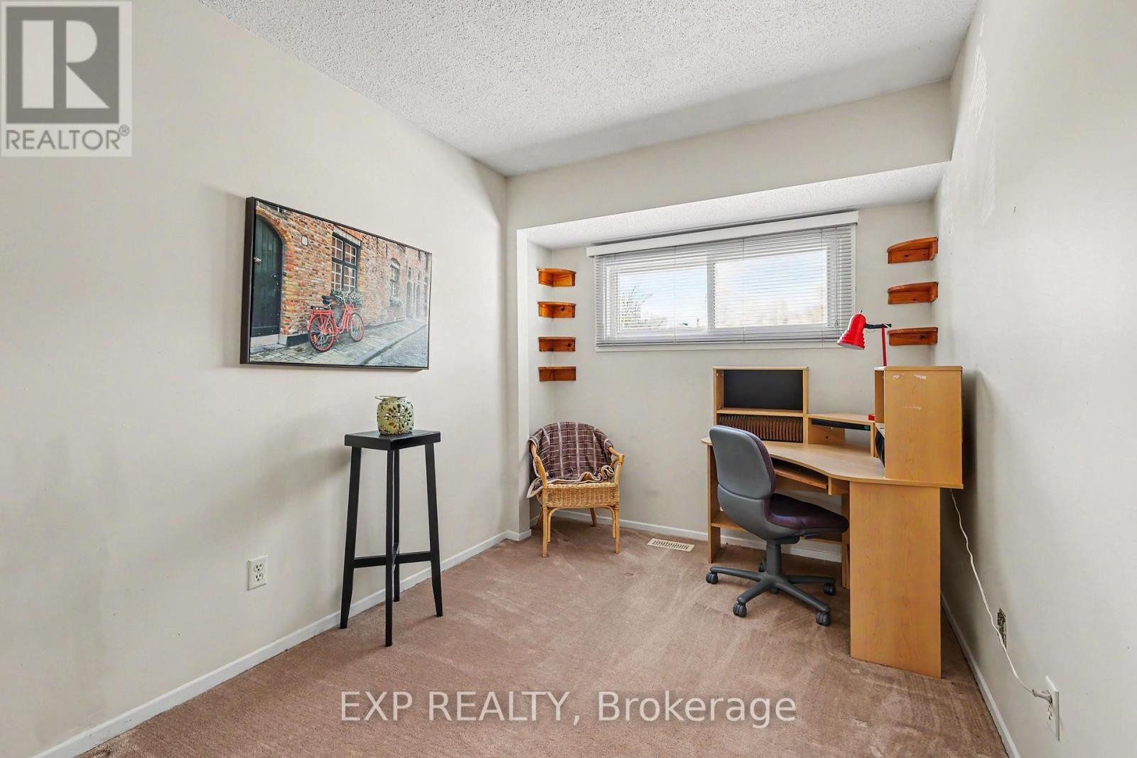 












1410 BALLARD COURT

,
Ottawa,




Ontario
K1B4Z2

