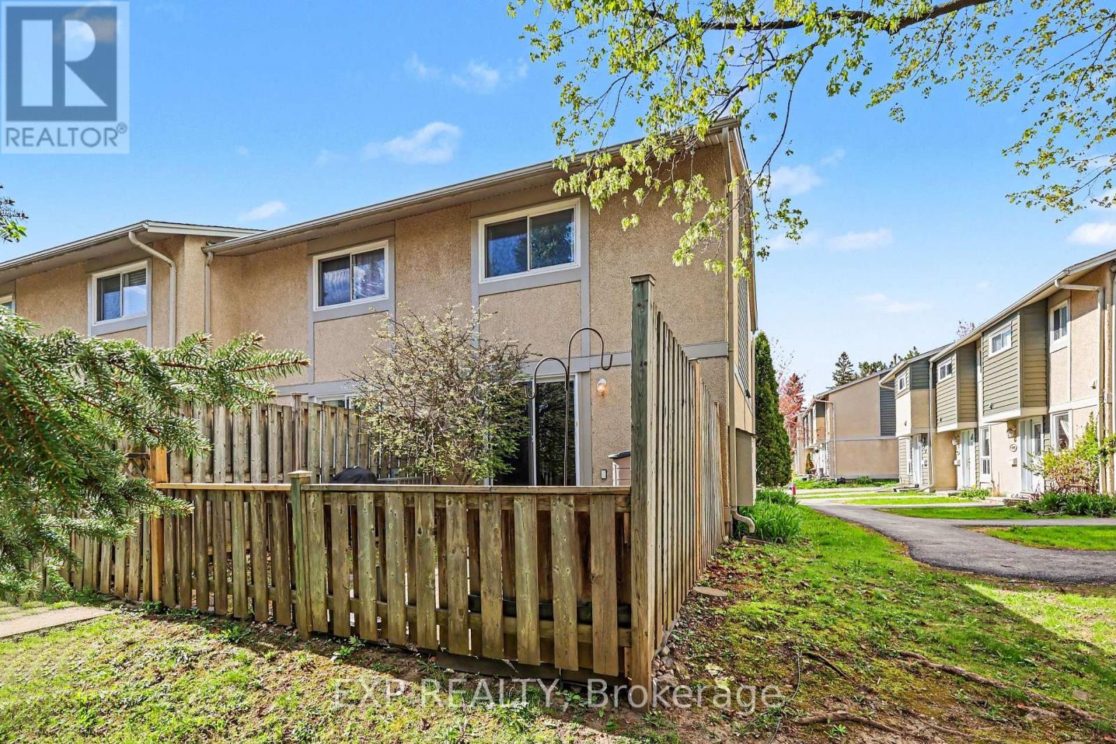 












1410 BALLARD COURT

,
Ottawa,




Ontario
K1B4Z2

