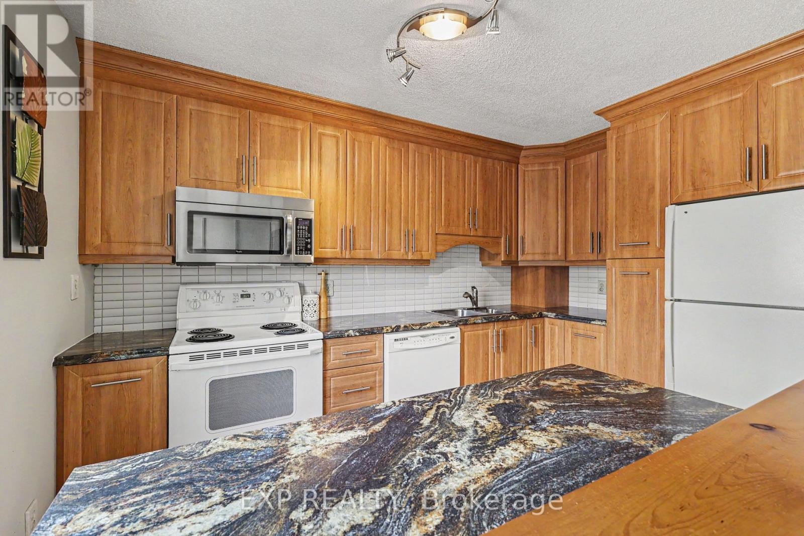 












1410 BALLARD COURT

,
Ottawa,




Ontario
K1B4Z2

