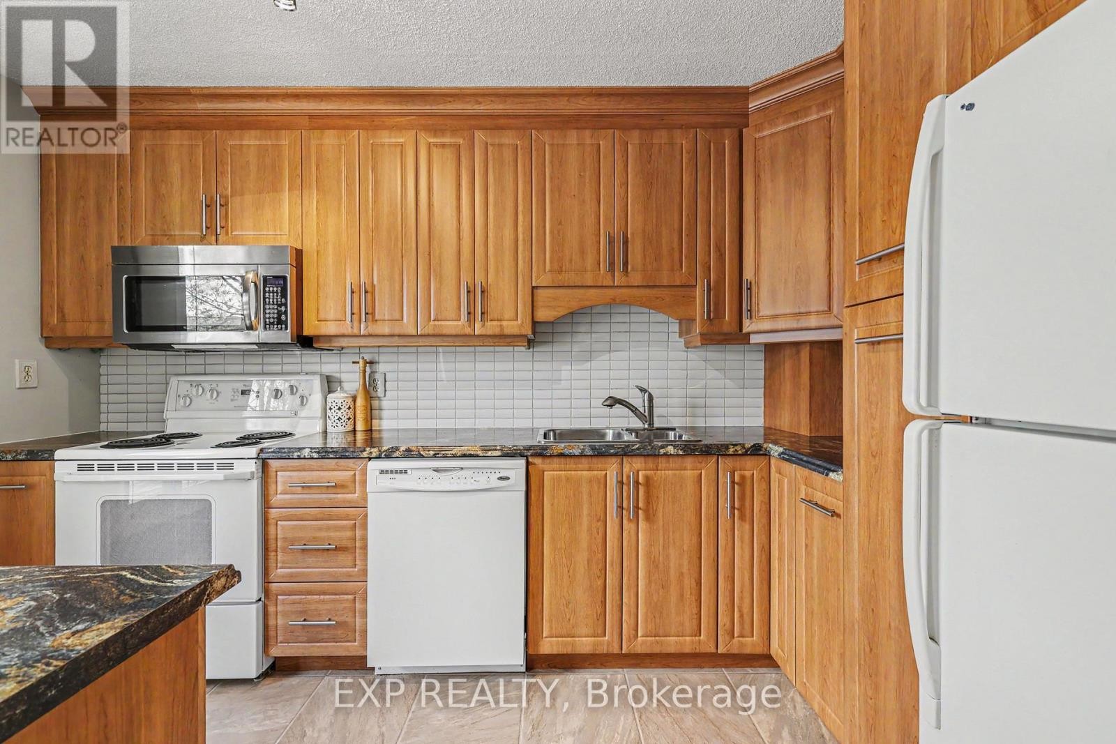 












1410 BALLARD COURT

,
Ottawa,




Ontario
K1B4Z2

