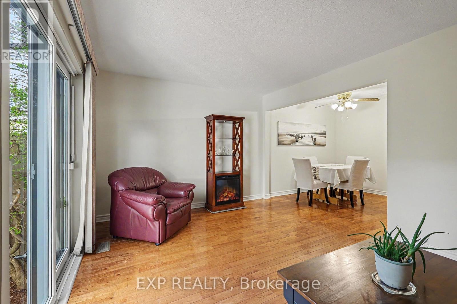 












1410 BALLARD COURT

,
Ottawa,




Ontario
K1B4Z2

