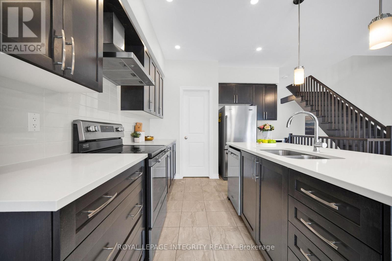 












353 CORNICE STREET

,
Ottawa,




Ontario
K1W0P8


