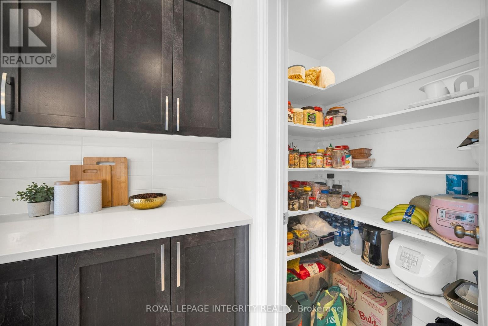 












353 CORNICE STREET

,
Ottawa,




Ontario
K1W0P8

