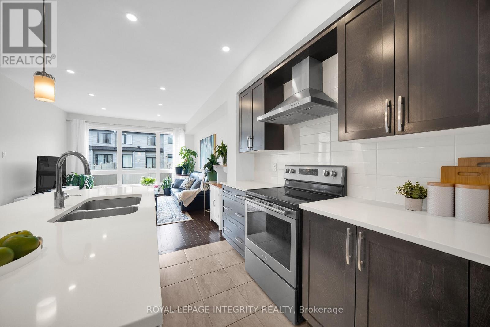 












353 CORNICE STREET

,
Ottawa,




Ontario
K1W0P8


