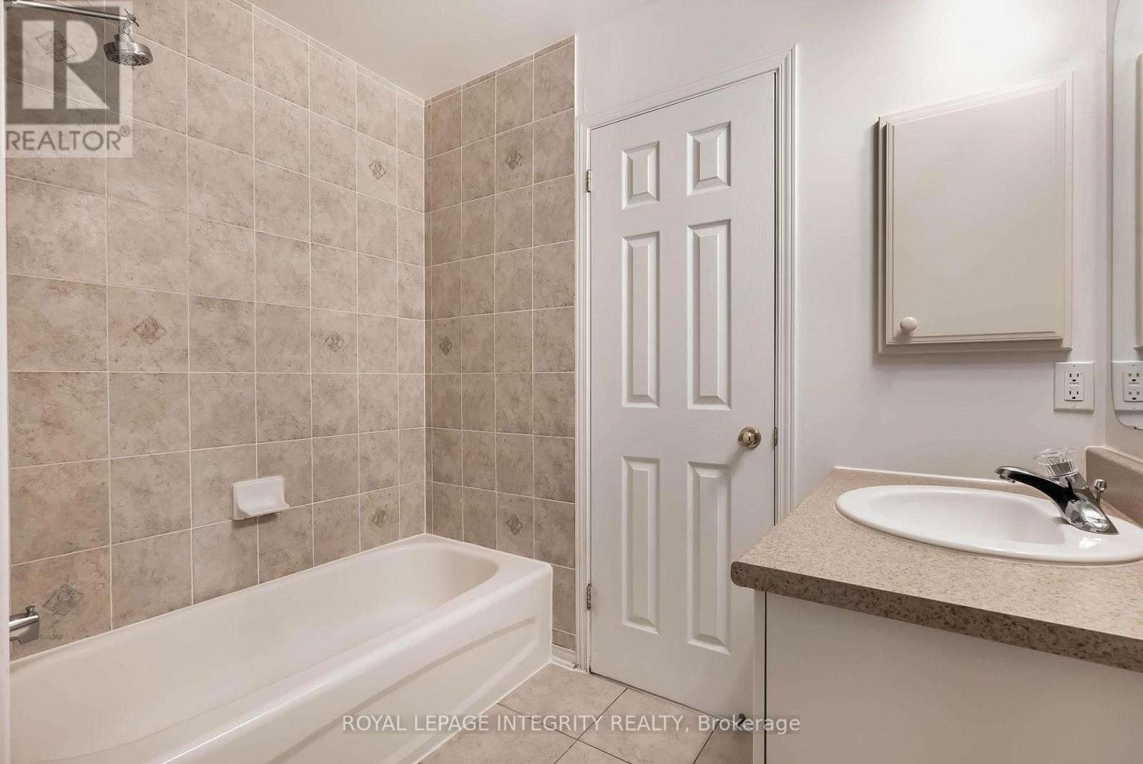 












888 LONGFIELDS DRIVE

,
Ottawa,




Ontario
K2J5K6

