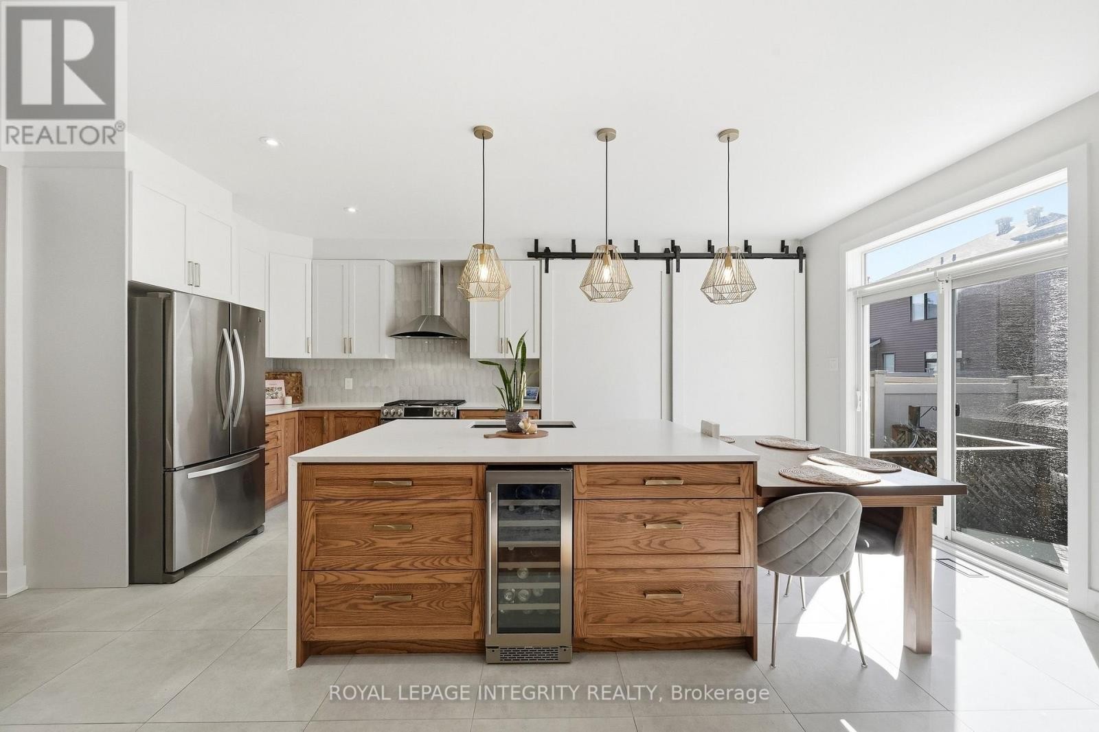 












525 YELLOW BIRCH STREET

,
Ottawa,




Ontario
K1W0J3

