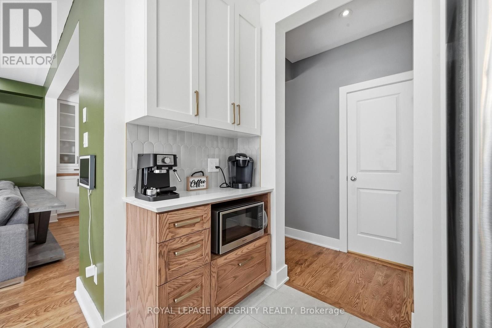 












525 YELLOW BIRCH STREET

,
Ottawa,




Ontario
K1W0J3

