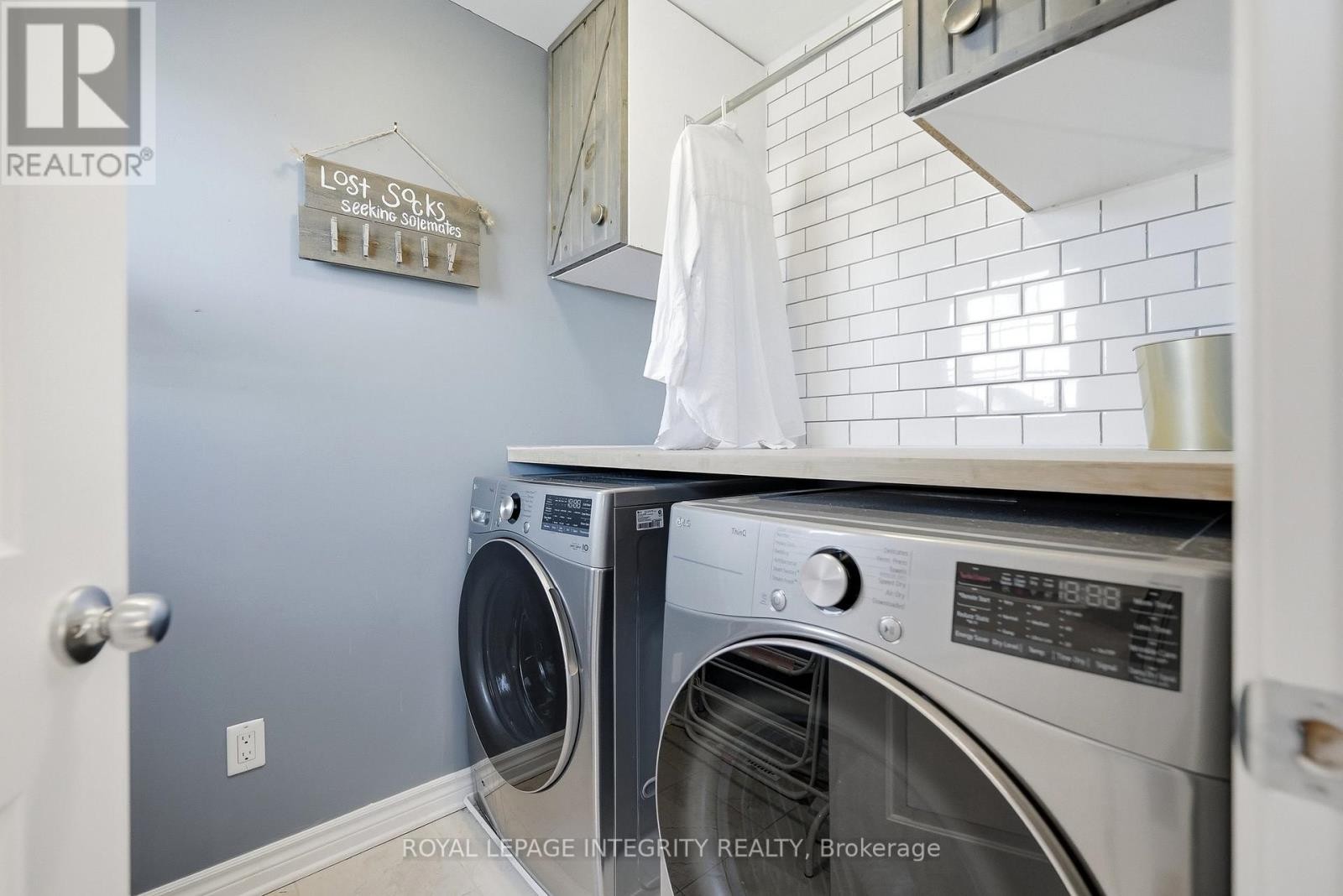 












525 YELLOW BIRCH STREET

,
Ottawa,




Ontario
K1W0J3

