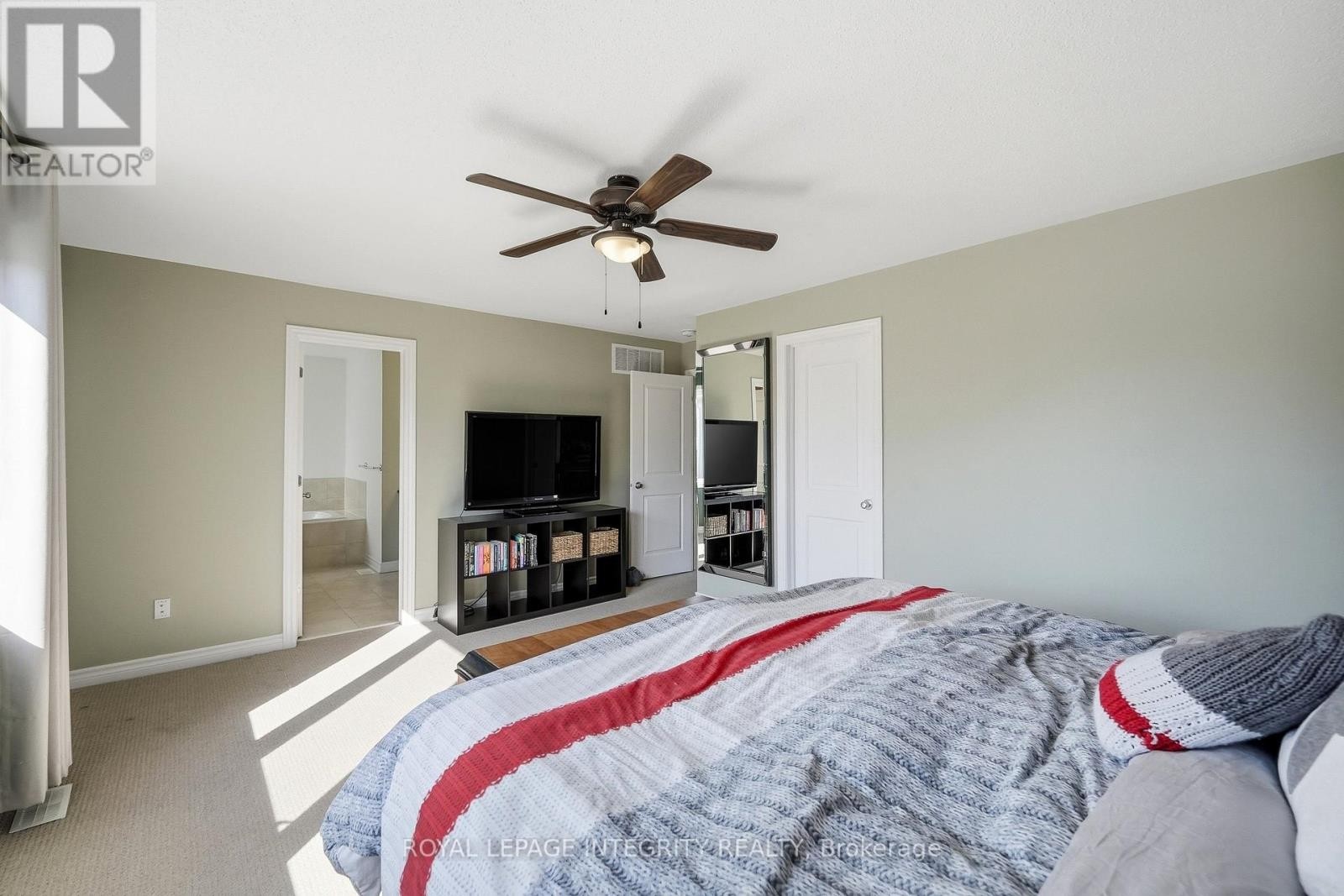 












525 YELLOW BIRCH STREET

,
Ottawa,




Ontario
K1W0J3

