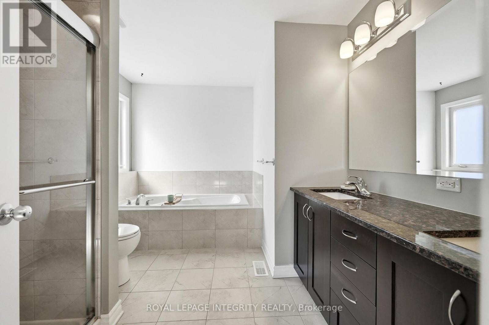 












525 YELLOW BIRCH STREET

,
Ottawa,




Ontario
K1W0J3

