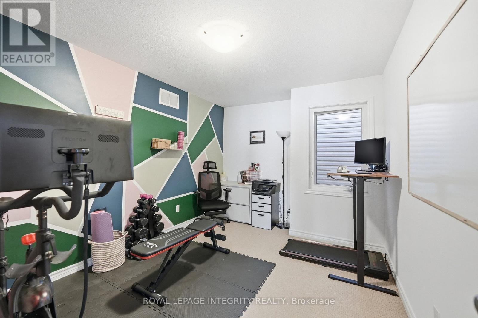 












525 YELLOW BIRCH STREET

,
Ottawa,




Ontario
K1W0J3

