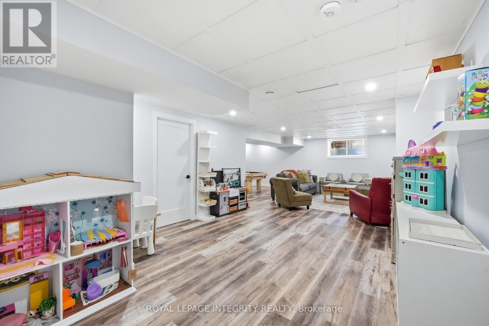 












525 YELLOW BIRCH STREET

,
Ottawa,




Ontario
K1W0J3


