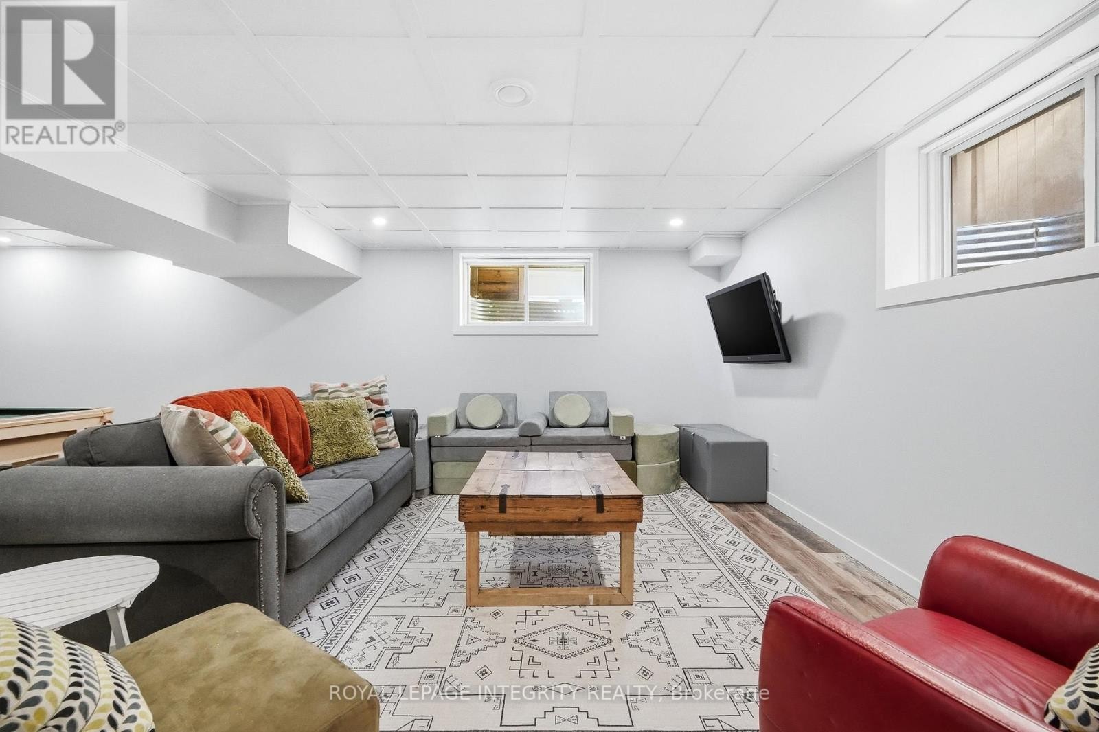 












525 YELLOW BIRCH STREET

,
Ottawa,




Ontario
K1W0J3

