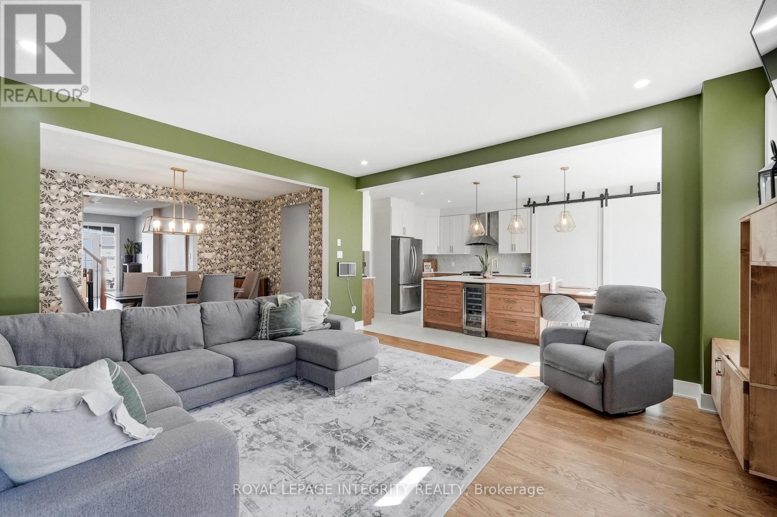 












525 YELLOW BIRCH STREET

,
Ottawa,




Ontario
K1W0J3

