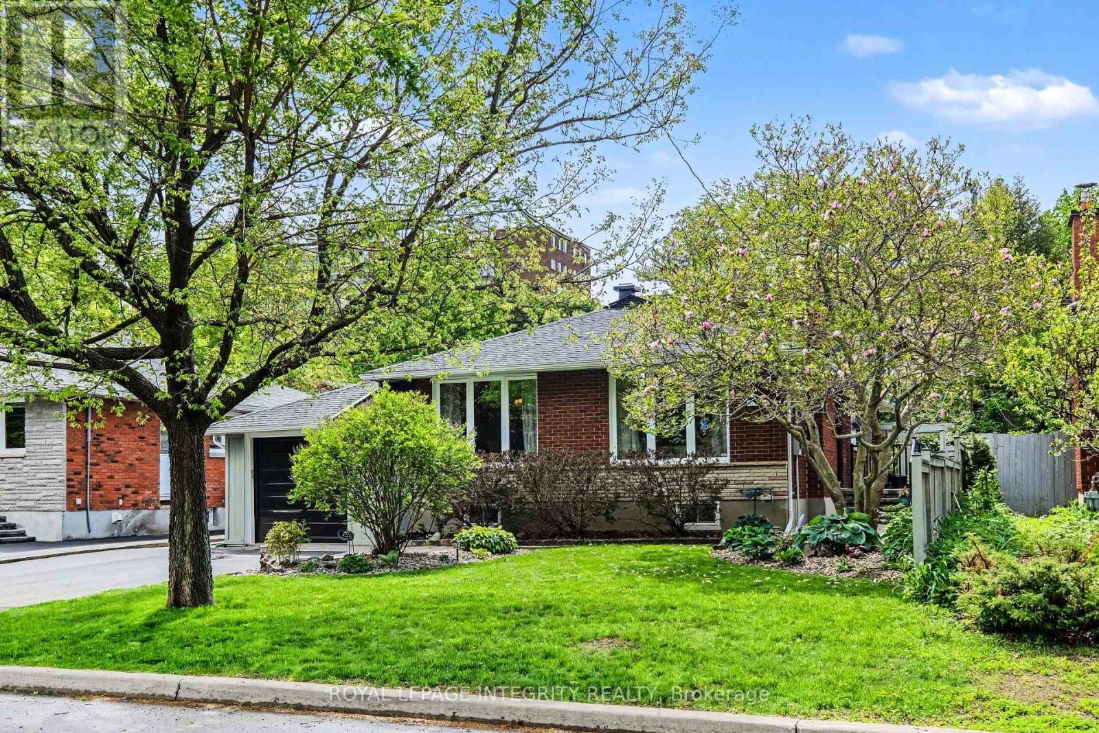 












1456 LEPAGE AVENUE

,
Ottawa,




Ontario
K1Z8C9

