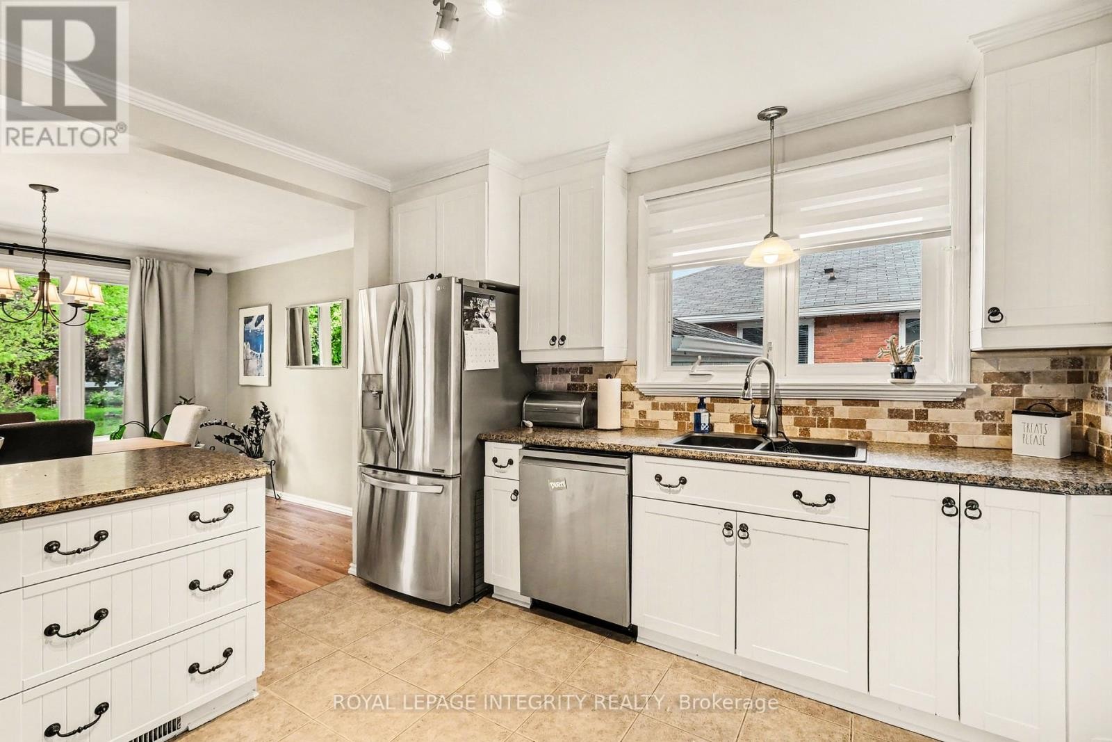 












1456 LEPAGE AVENUE

,
Ottawa,




Ontario
K1Z8C9

