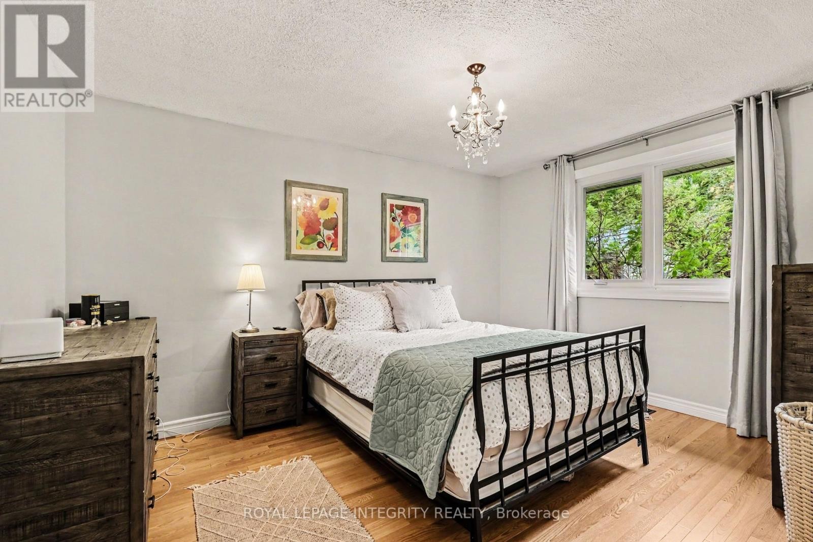 












1456 LEPAGE AVENUE

,
Ottawa,




Ontario
K1Z8C9

