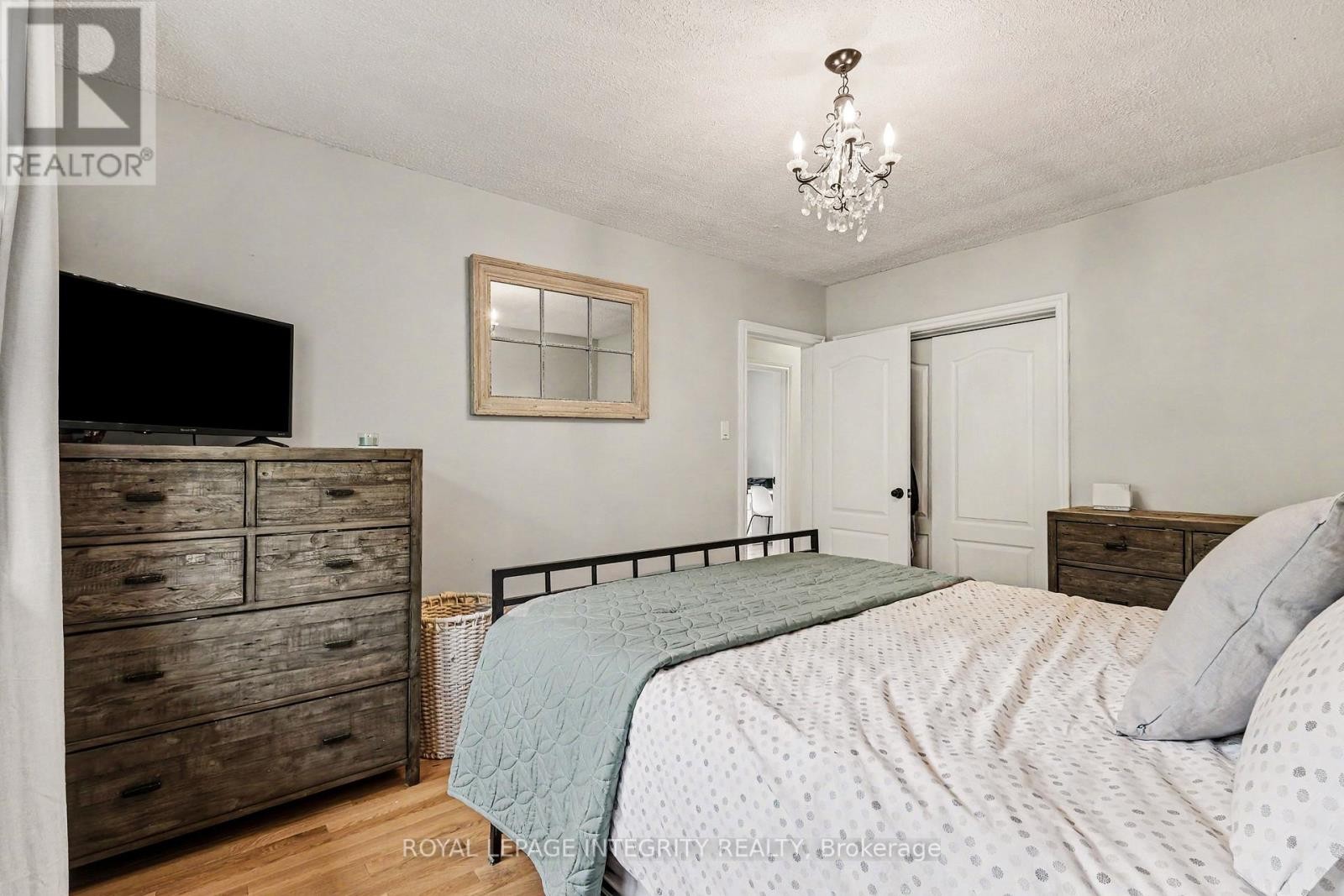 












1456 LEPAGE AVENUE

,
Ottawa,




Ontario
K1Z8C9

