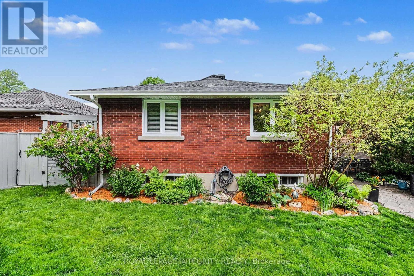 












1456 LEPAGE AVENUE

,
Ottawa,




Ontario
K1Z8C9

