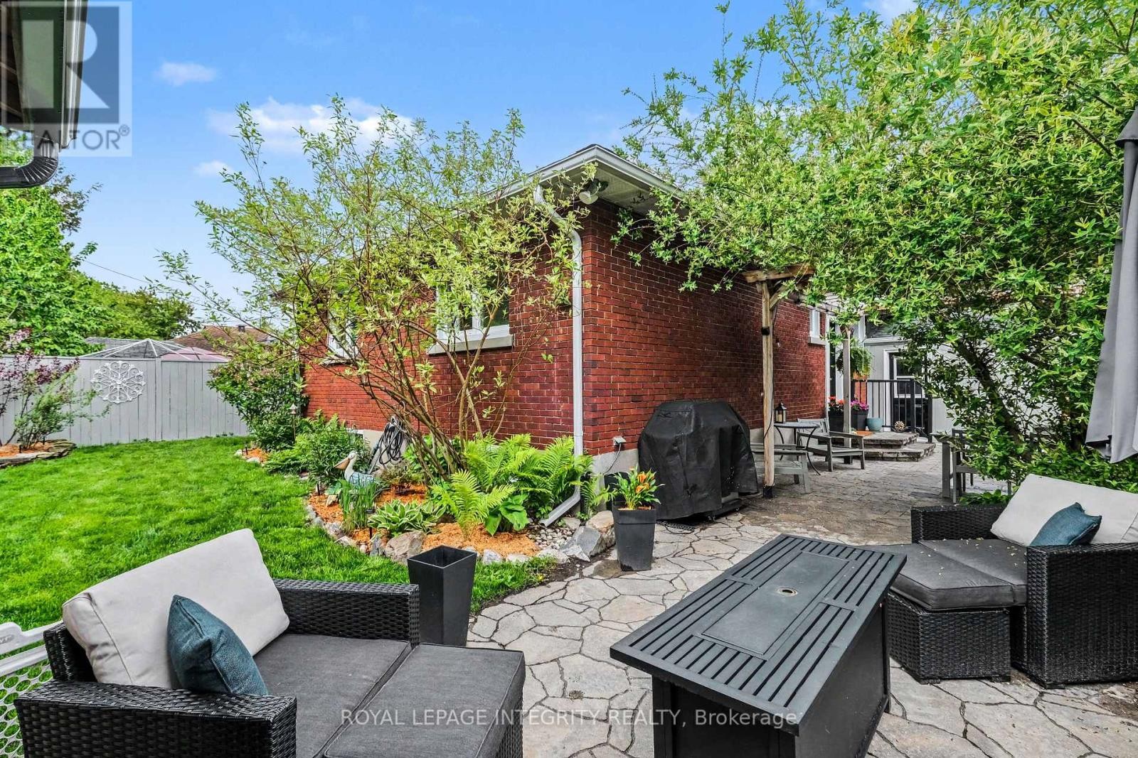 












1456 LEPAGE AVENUE

,
Ottawa,




Ontario
K1Z8C9

