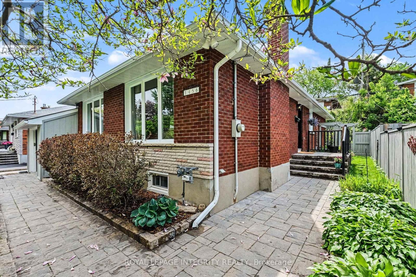












1456 LEPAGE AVENUE

,
Ottawa,




Ontario
K1Z8C9

