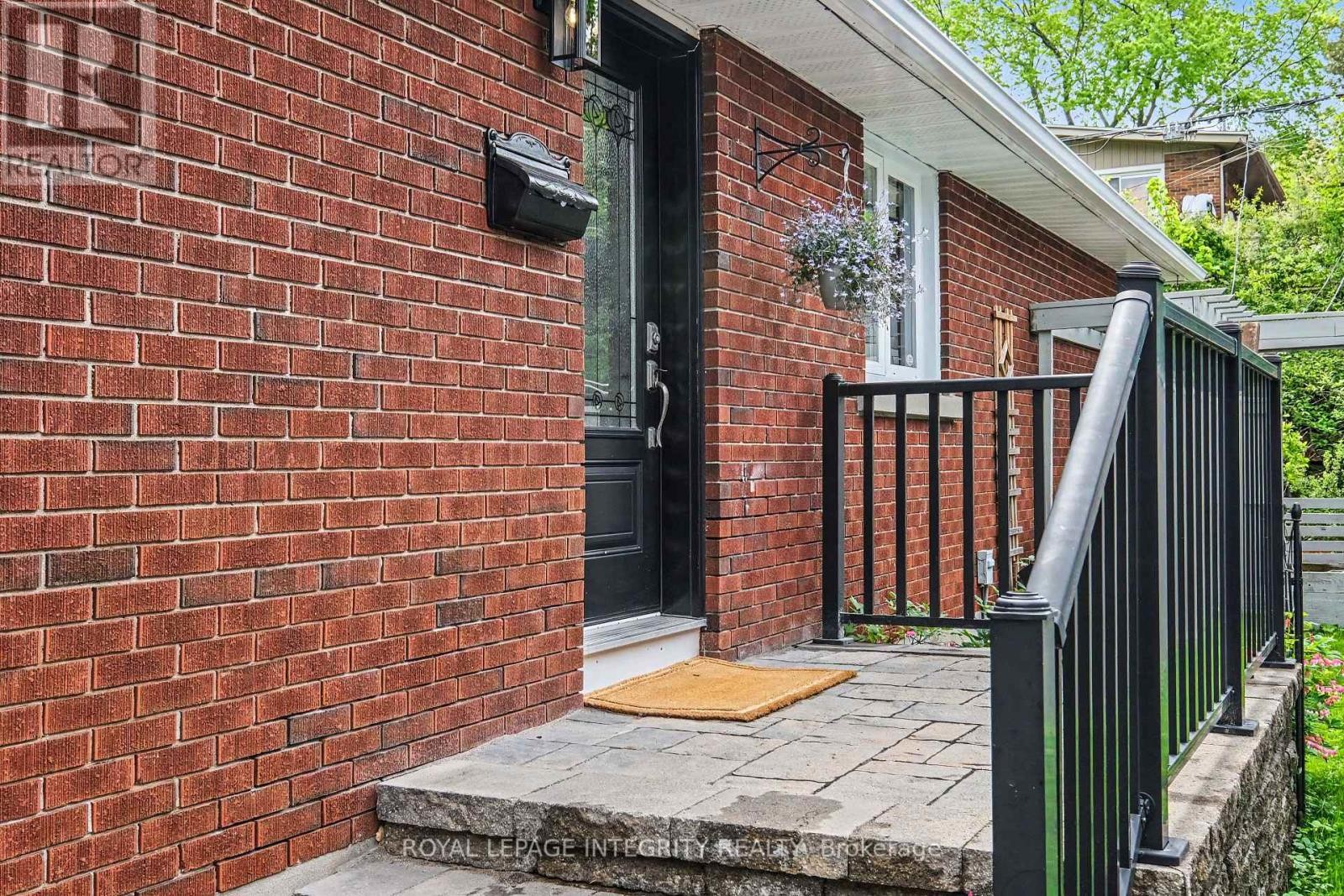 












1456 LEPAGE AVENUE

,
Ottawa,




Ontario
K1Z8C9

