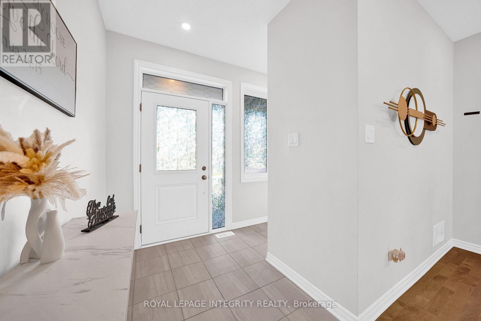 












16 FOCALITY CRESCENT

,
Ottawa,




Ontario
K1M0N3

