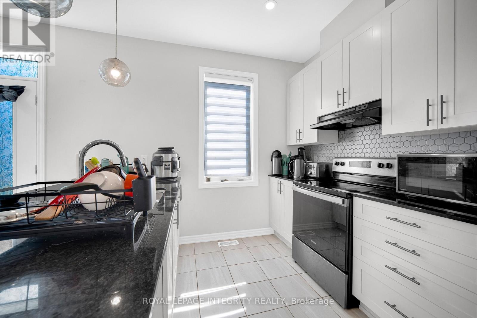 












16 FOCALITY CRESCENT

,
Ottawa,




Ontario
K1M0N3

