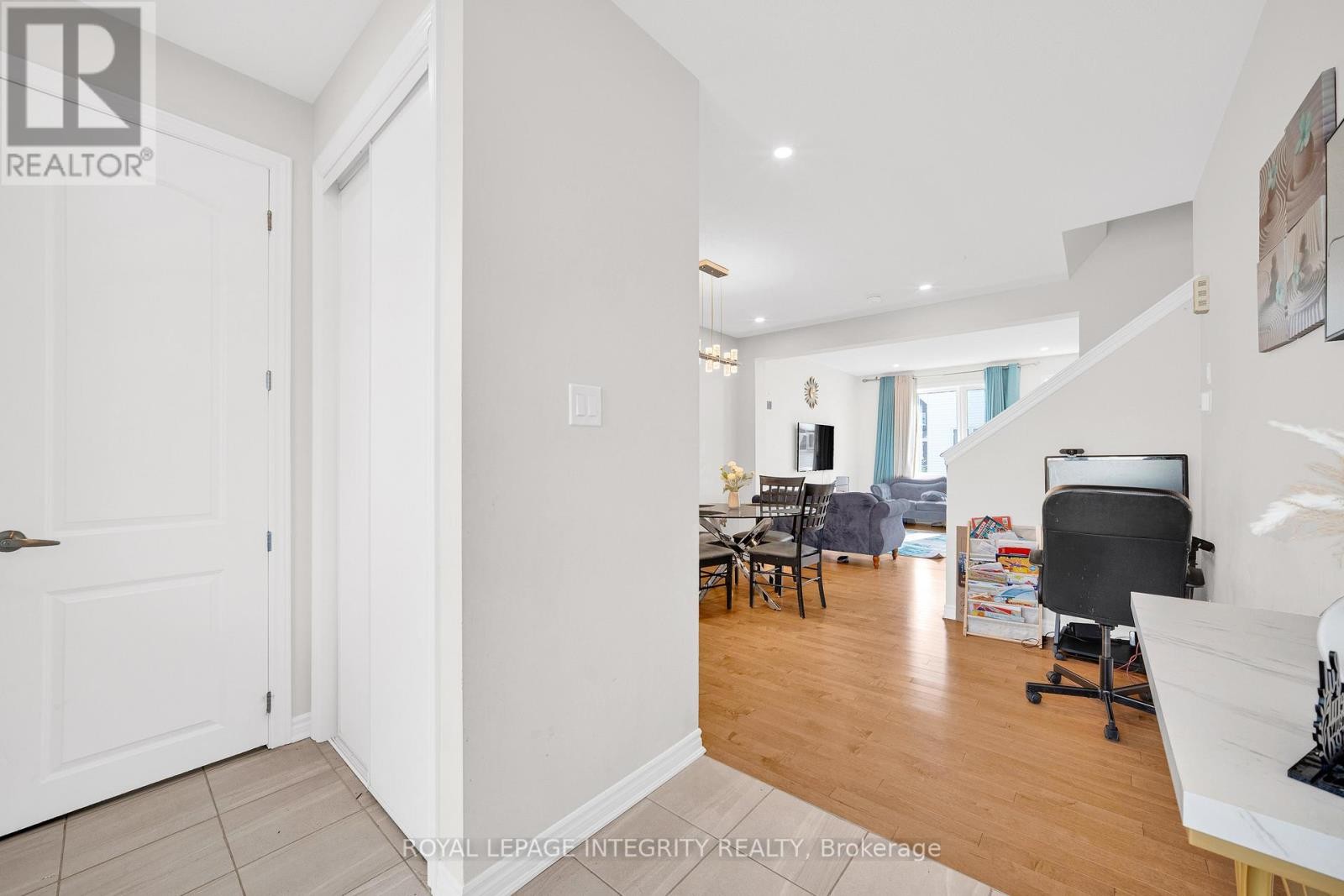 












16 FOCALITY CRESCENT

,
Ottawa,




Ontario
K1M0N3

