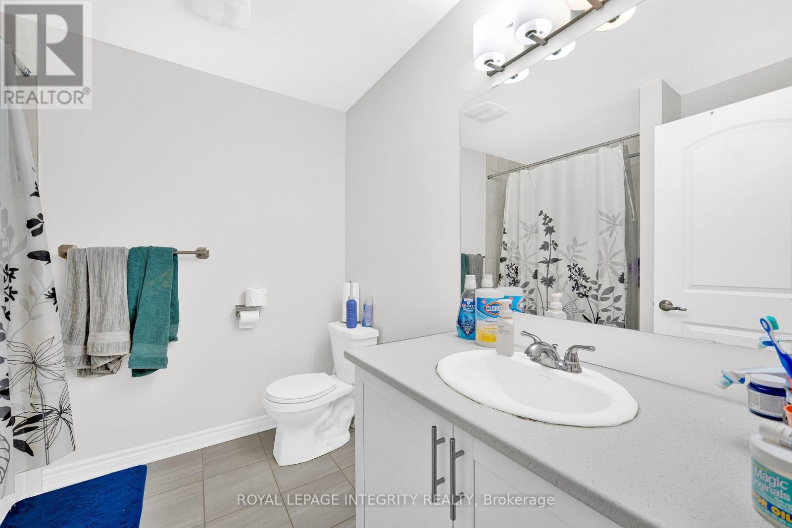 












16 FOCALITY CRESCENT

,
Ottawa,




Ontario
K1M0N3

