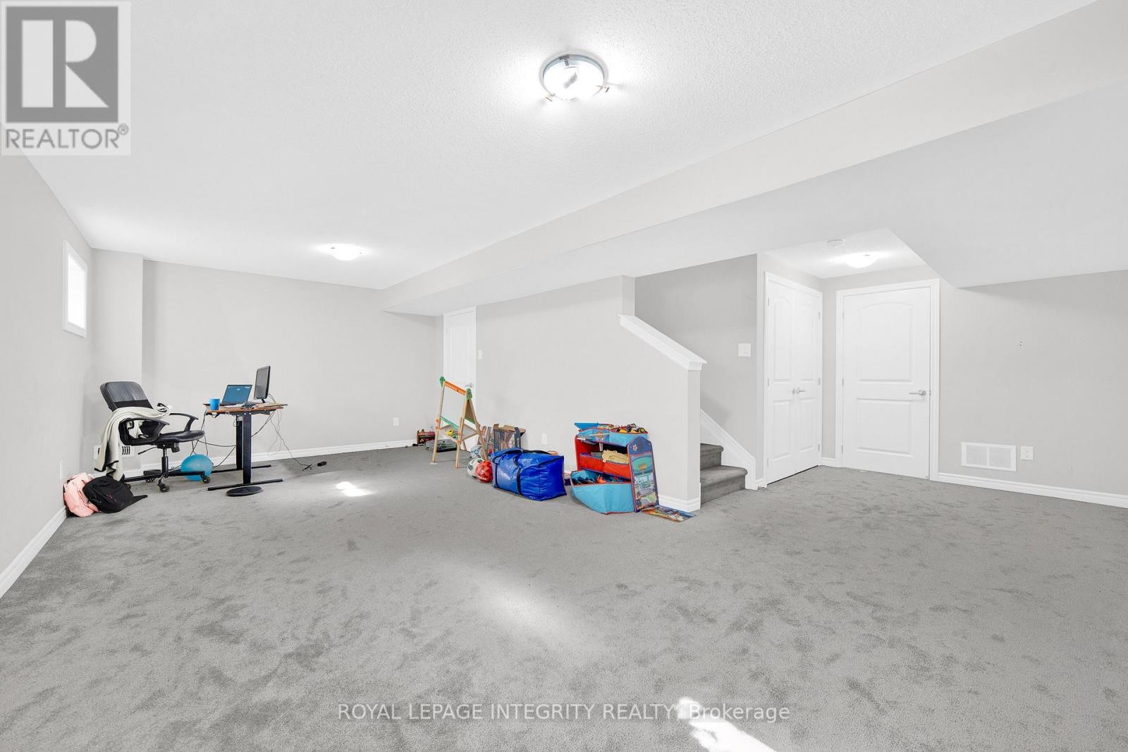 












16 FOCALITY CRESCENT

,
Ottawa,




Ontario
K1M0N3

